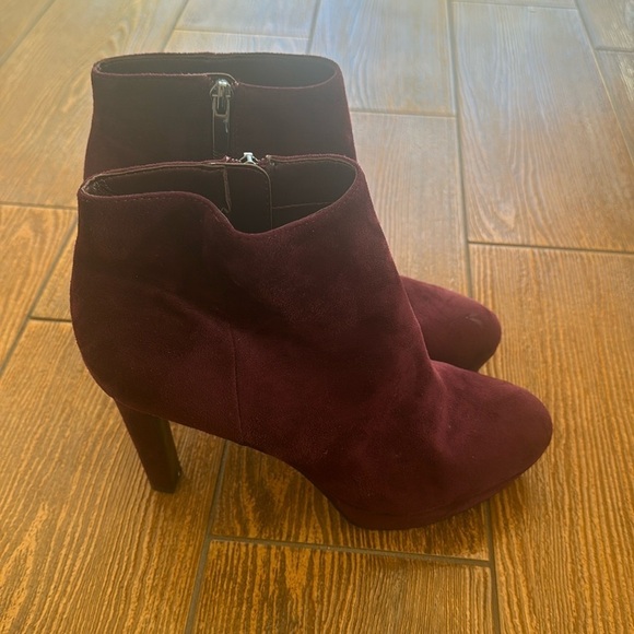 Dark Plum Nine West suede booties - Picture 1 of 8